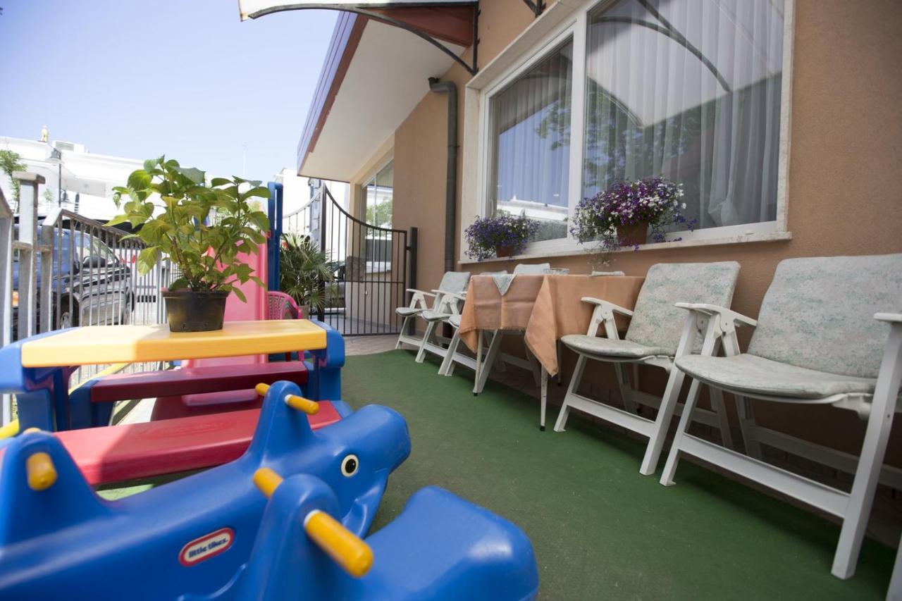 Hotel Desiree Cesenatico Esterno foto
