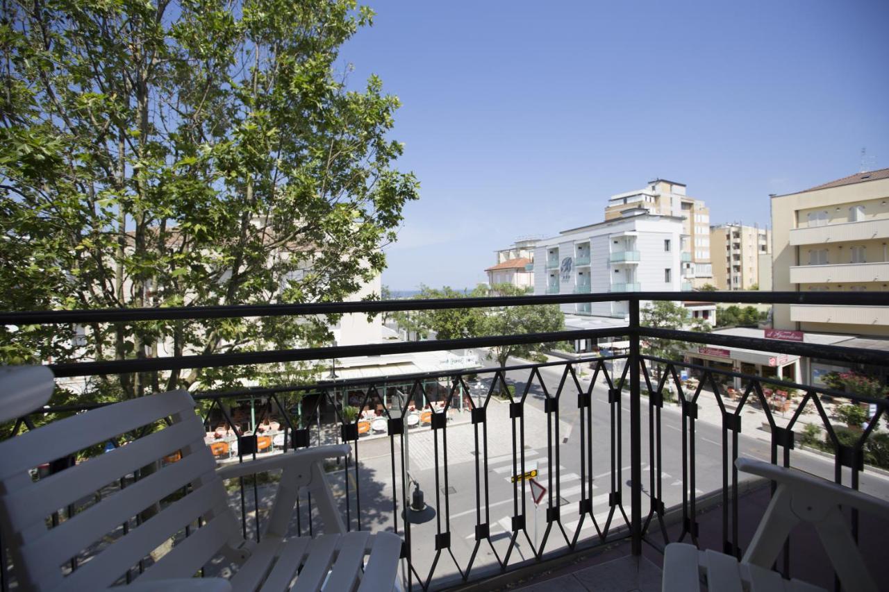 Hotel Desiree Cesenatico Esterno foto