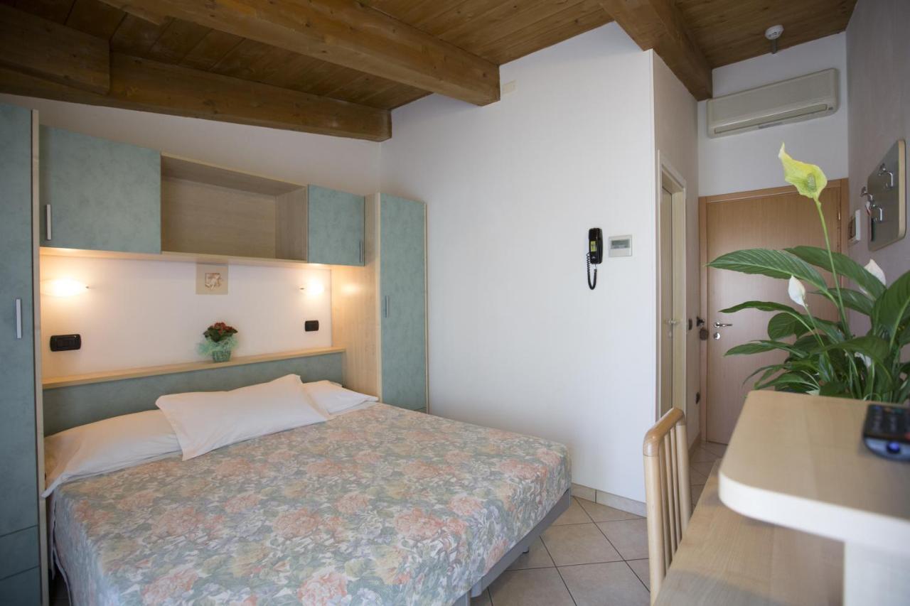Hotel Desiree Cesenatico Esterno foto