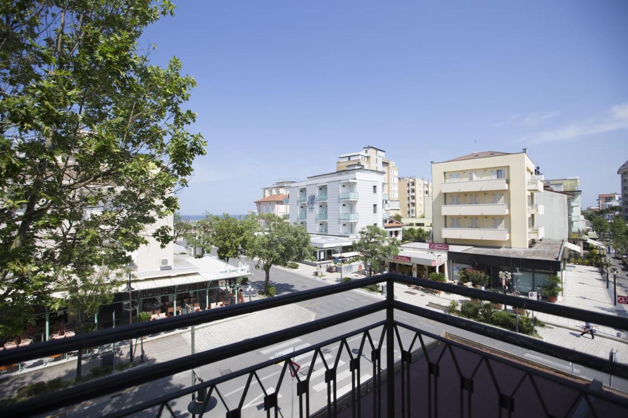 Hotel Desiree Cesenatico Esterno foto