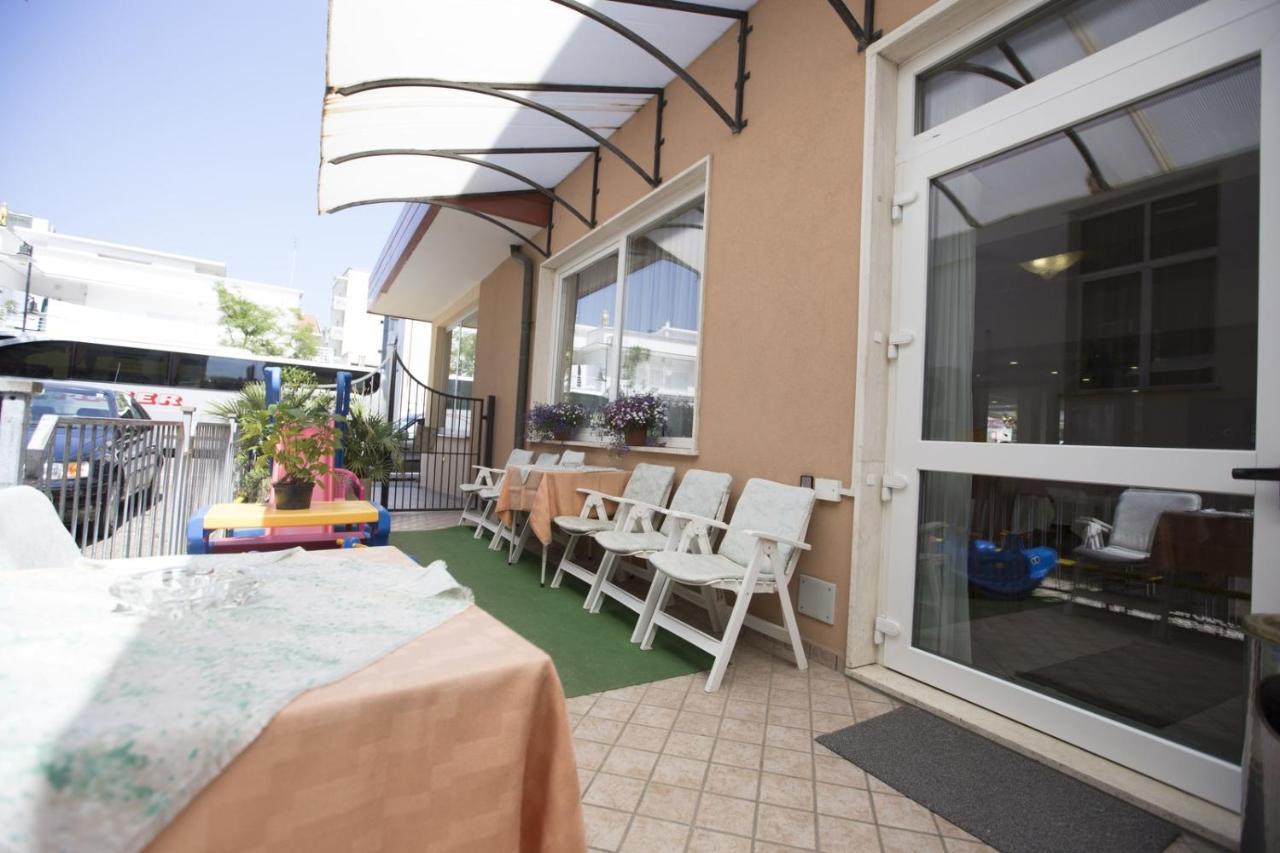 Hotel Desiree Cesenatico Esterno foto