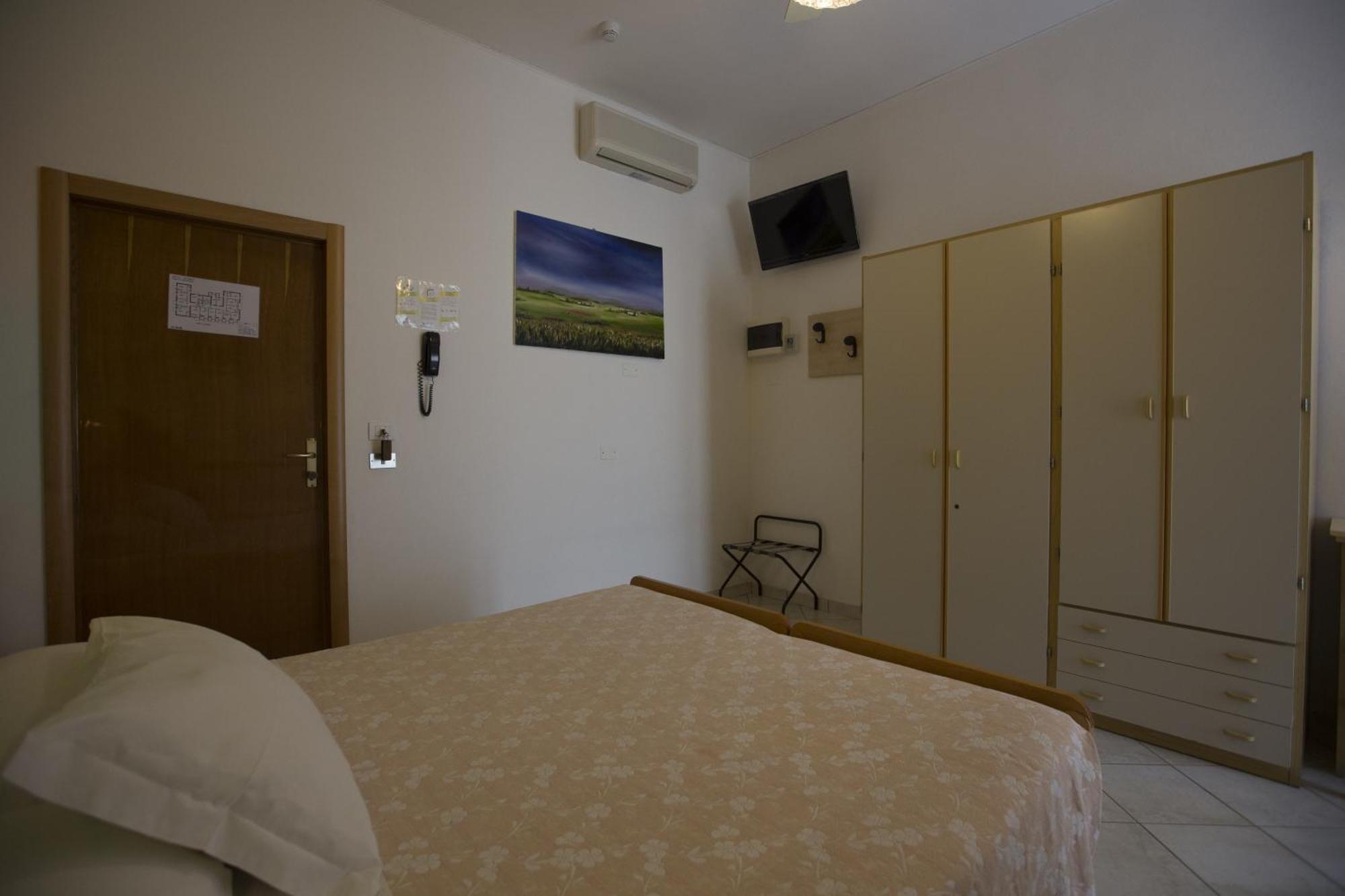 Hotel Desiree Cesenatico Camera foto