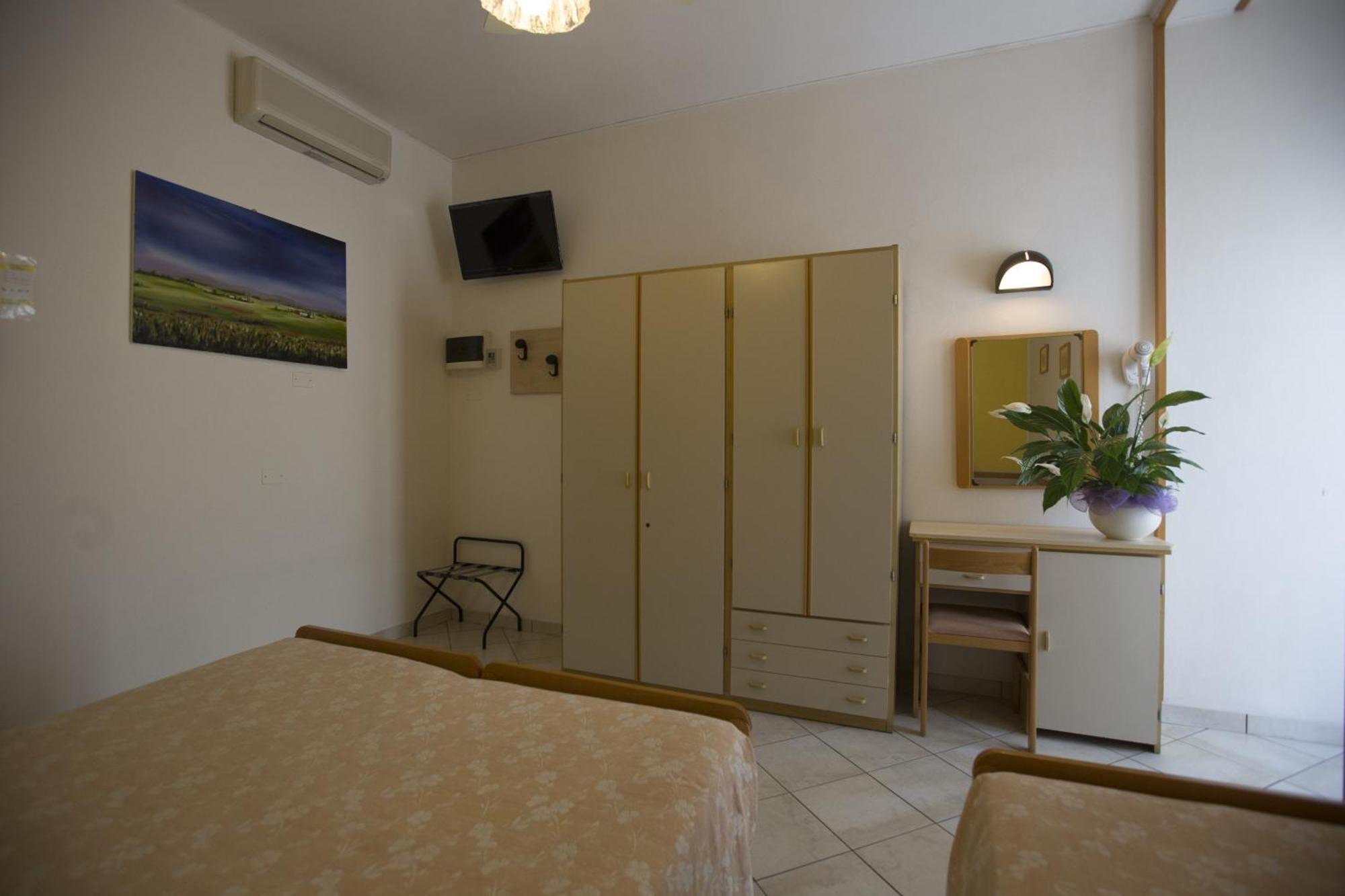 Hotel Desiree Cesenatico Camera foto