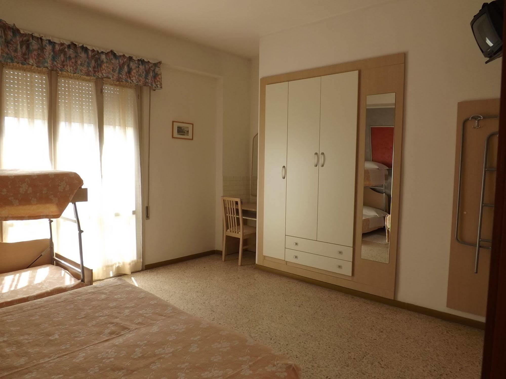 Hotel Desiree Cesenatico Esterno foto