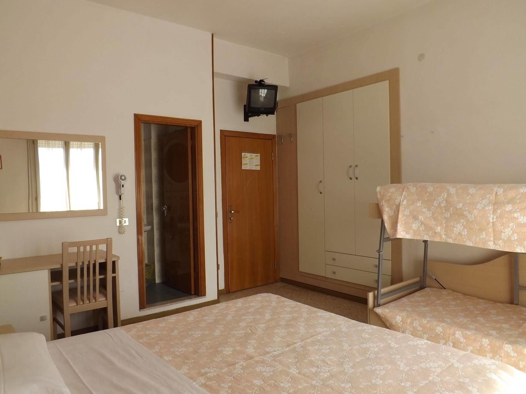 Hotel Desiree Cesenatico Esterno foto