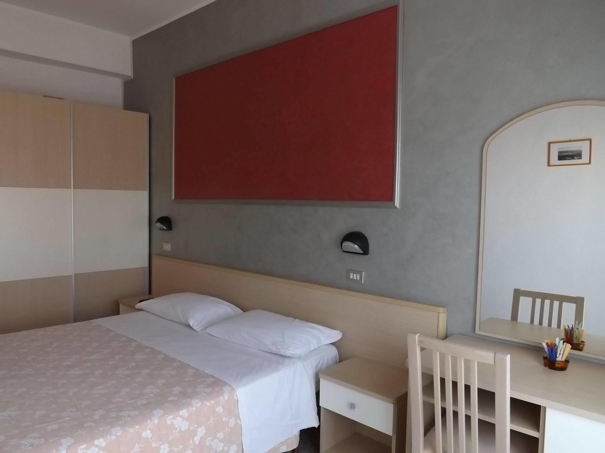 Hotel Desiree Cesenatico Esterno foto