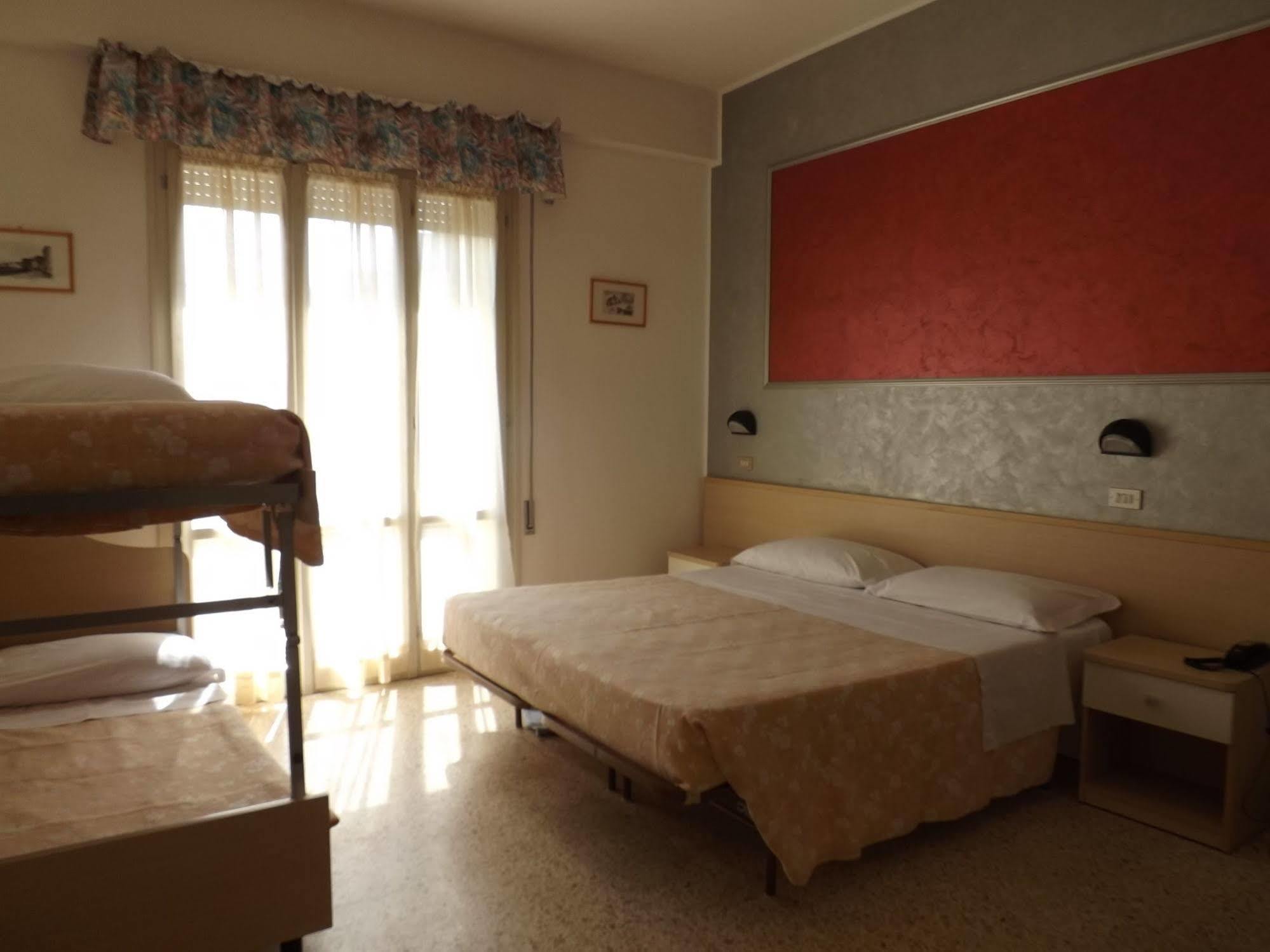 Hotel Desiree Cesenatico Esterno foto