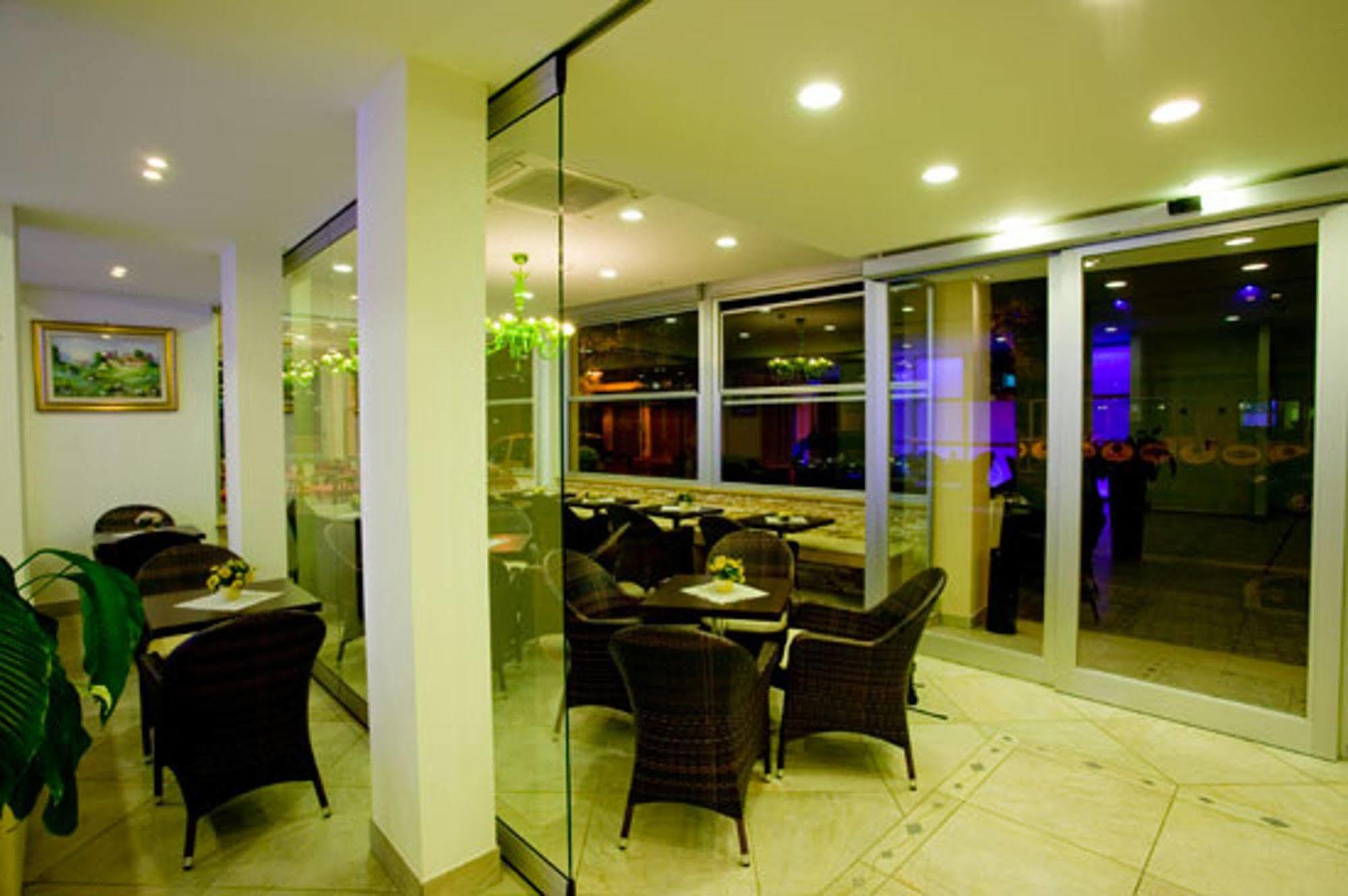 Hotel Desiree Cesenatico Esterno foto